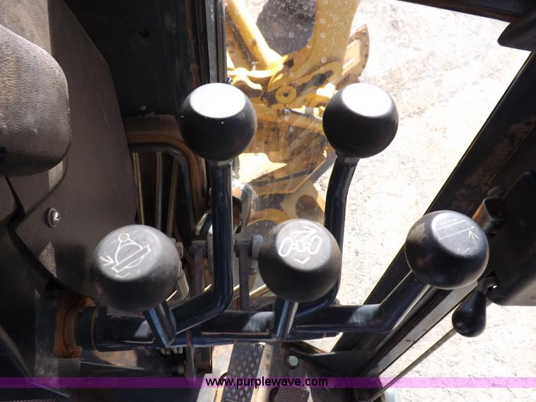 image for item K3197 2003 John Deere 770CH articulated motor grader