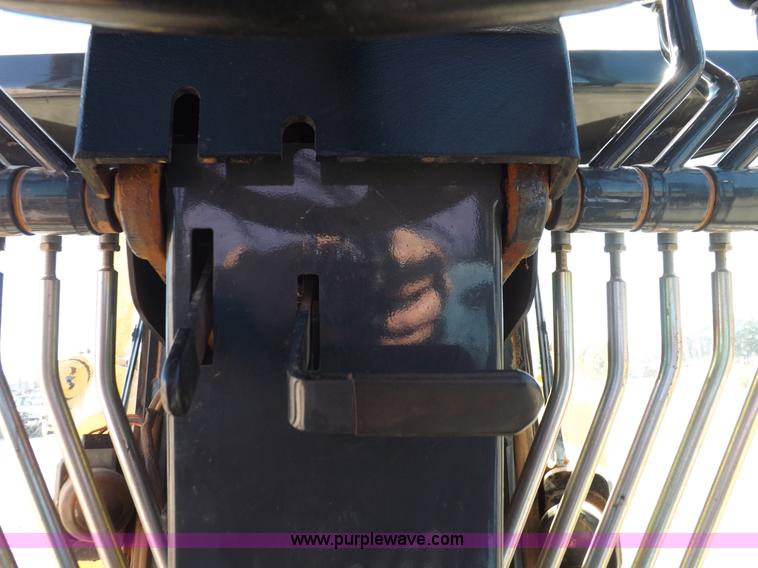 image for item K3197 2003 John Deere 770CH articulated motor grader