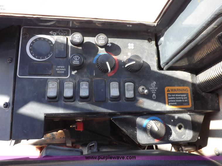 image for item K3197 2003 John Deere 770CH articulated motor grader