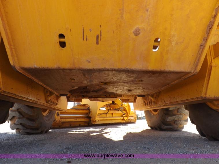 image for item K3197 2003 John Deere 770CH articulated motor grader