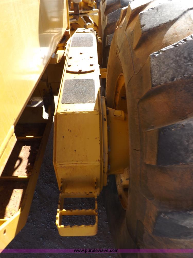 image for item K3197 2003 John Deere 770CH articulated motor grader