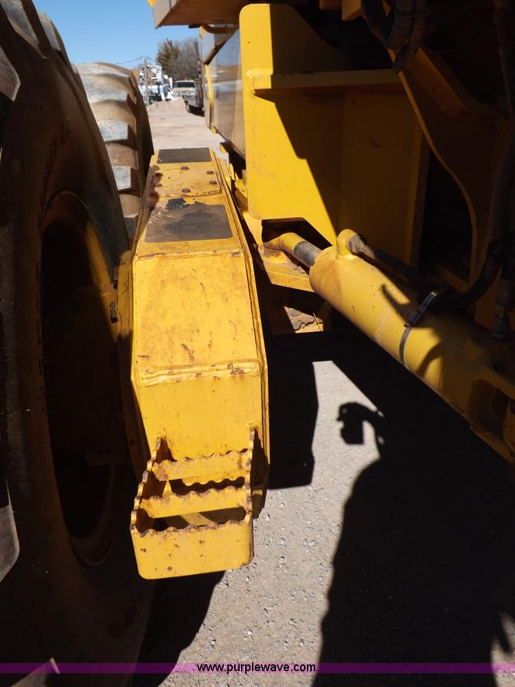 image for item K3197 2003 John Deere 770CH articulated motor grader