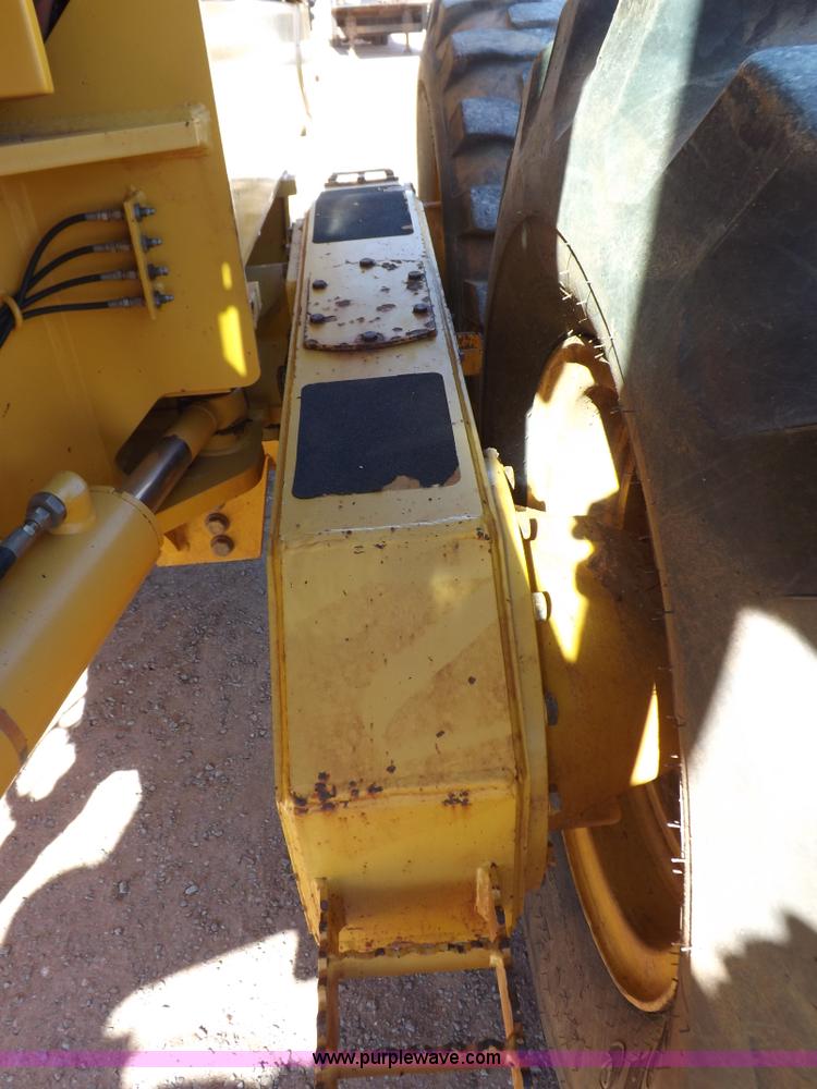 image for item K3197 2003 John Deere 770CH articulated motor grader