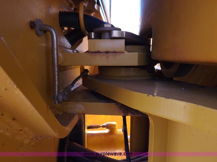 image for item K3197 2003 John Deere 770CH articulated motor grader