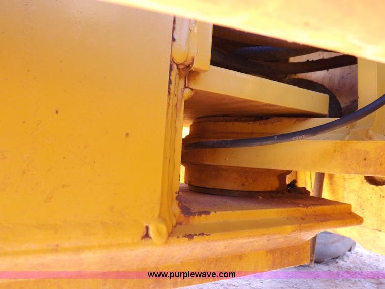 image for item K3197 2003 John Deere 770CH articulated motor grader