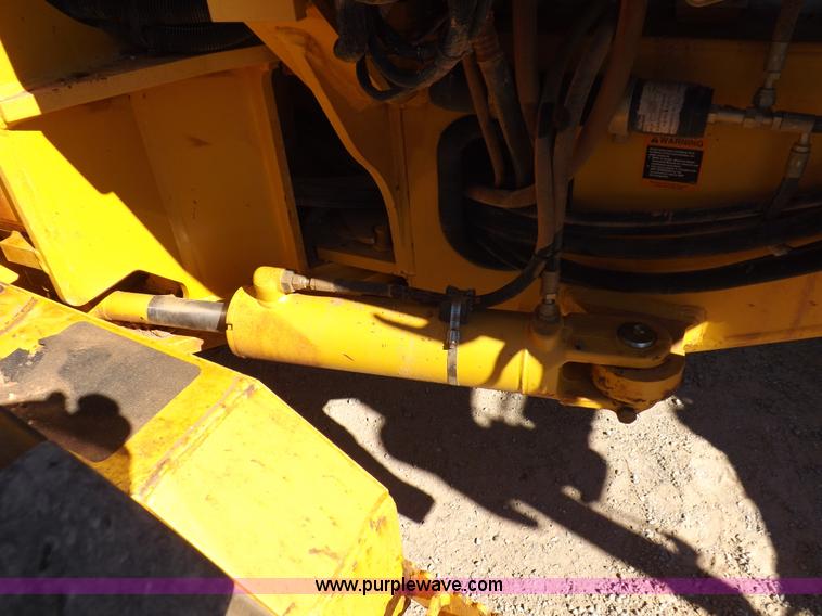 image for item K3197 2003 John Deere 770CH articulated motor grader