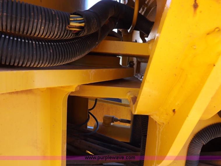 image for item K3197 2003 John Deere 770CH articulated motor grader