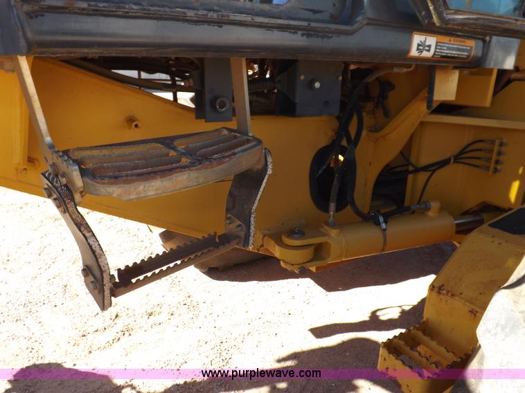 image for item K3197 2003 John Deere 770CH articulated motor grader