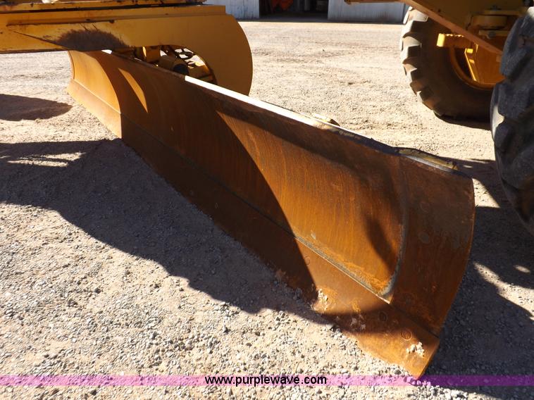 image for item K3197 2003 John Deere 770CH articulated motor grader