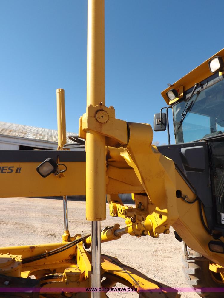 image for item K3197 2003 John Deere 770CH articulated motor grader