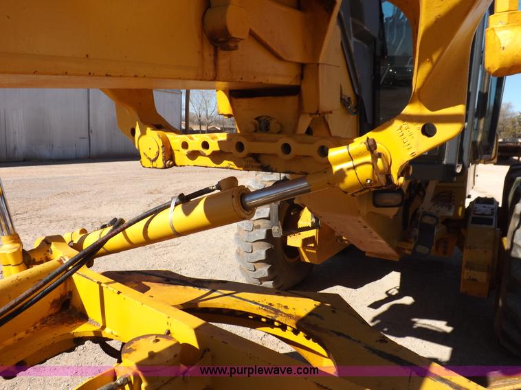 image for item K3197 2003 John Deere 770CH articulated motor grader