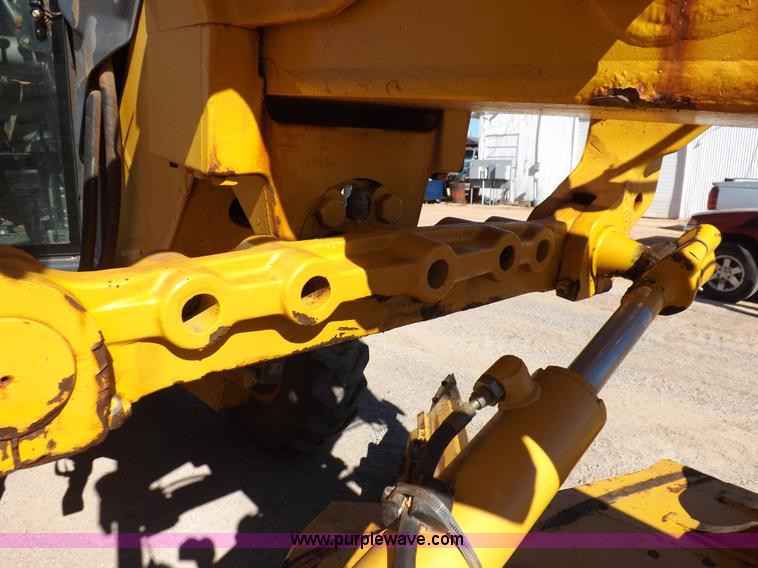 image for item K3197 2003 John Deere 770CH articulated motor grader