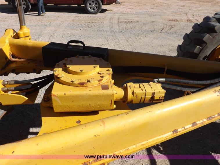 image for item K3197 2003 John Deere 770CH articulated motor grader