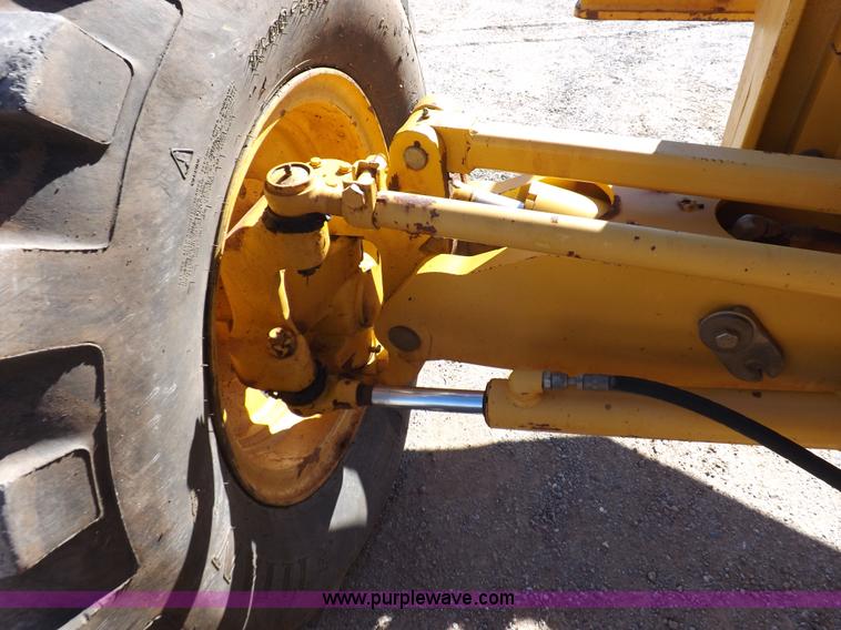 image for item K3197 2003 John Deere 770CH articulated motor grader