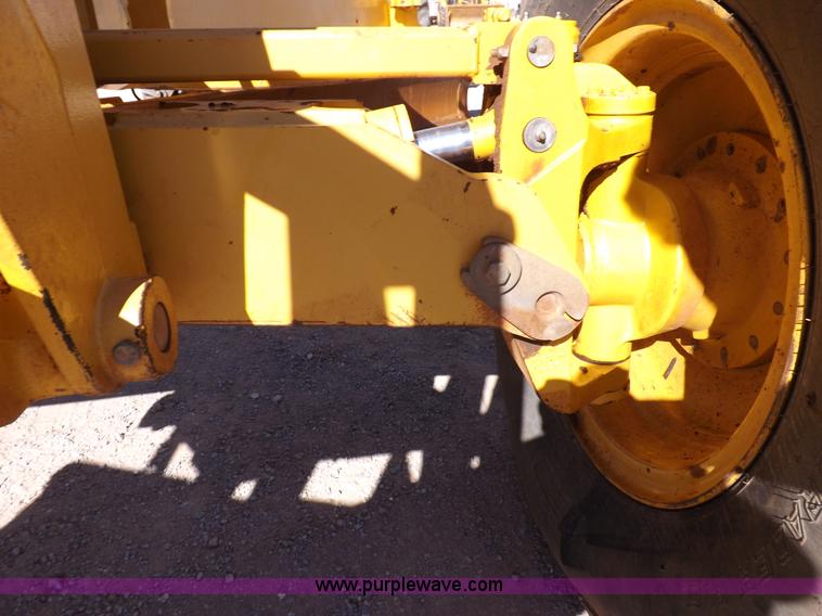 image for item K3197 2003 John Deere 770CH articulated motor grader