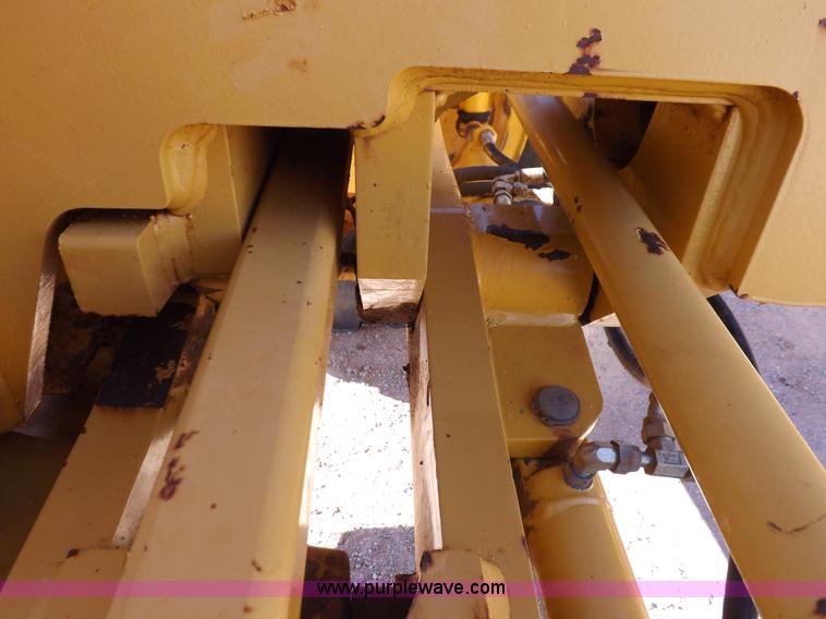 image for item K3197 2003 John Deere 770CH articulated motor grader