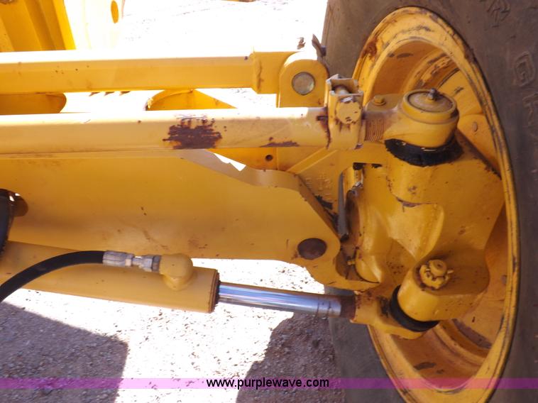 image for item K3197 2003 John Deere 770CH articulated motor grader