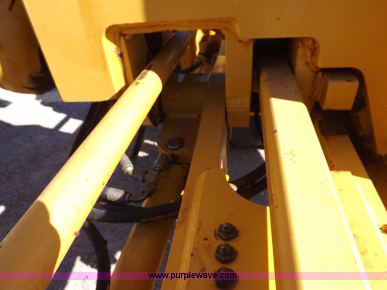 image for item K3197 2003 John Deere 770CH articulated motor grader