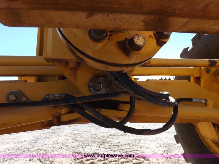 image for item K3197 2003 John Deere 770CH articulated motor grader