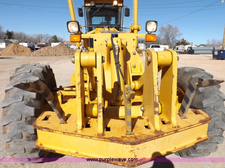 image for item K3197 2003 John Deere 770CH articulated motor grader