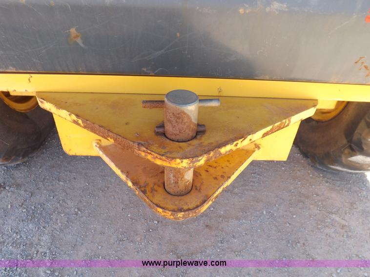 image for item K3197 2003 John Deere 770CH articulated motor grader