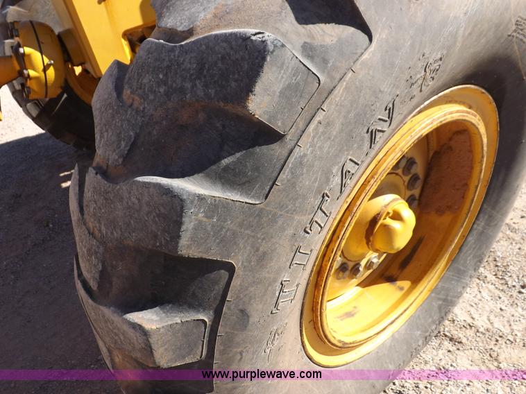 image for item K3197 2003 John Deere 770CH articulated motor grader