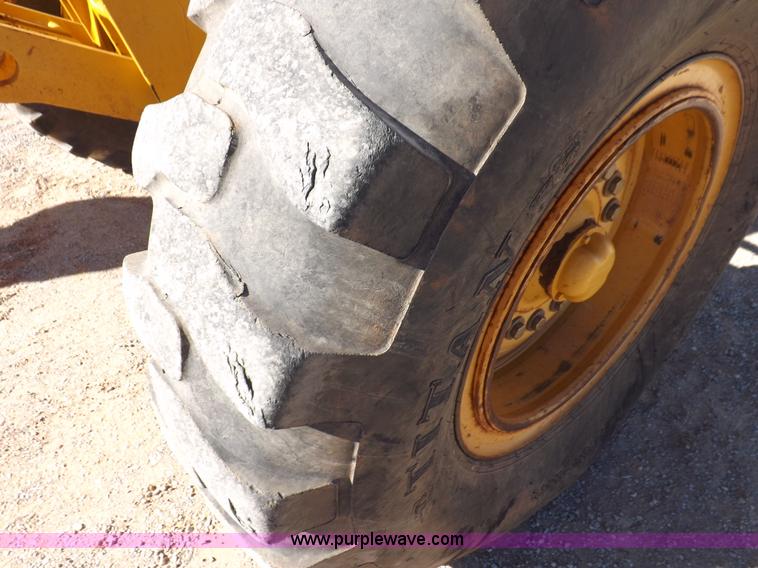 image for item K3197 2003 John Deere 770CH articulated motor grader