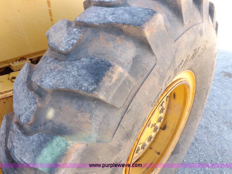 image for item K3197 2003 John Deere 770CH articulated motor grader