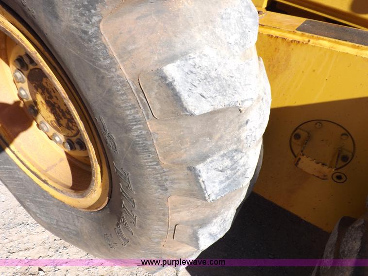 image for item K3197 2003 John Deere 770CH articulated motor grader