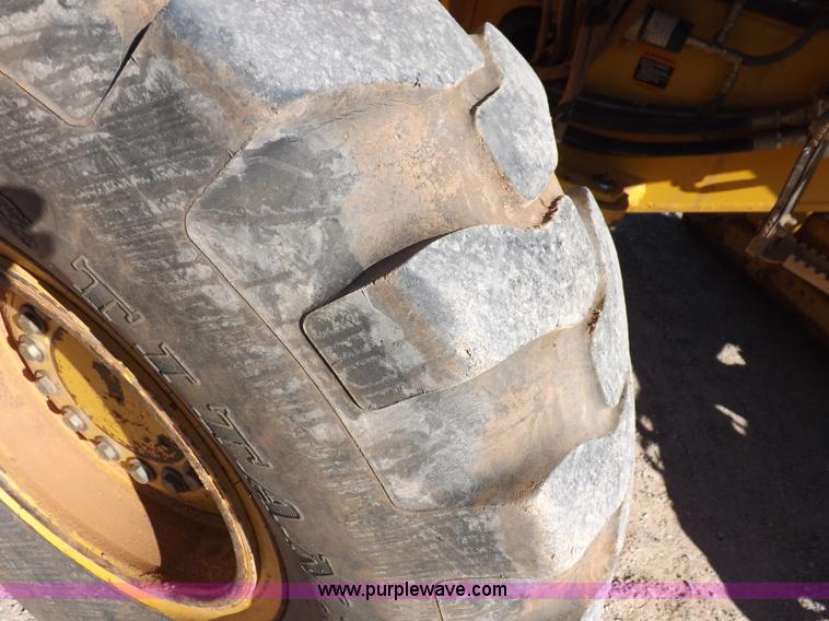 image for item K3197 2003 John Deere 770CH articulated motor grader