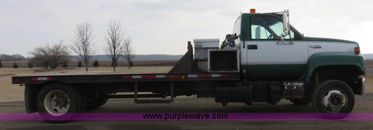 image for item K7084 1995 GMC TopKick flatbed truck