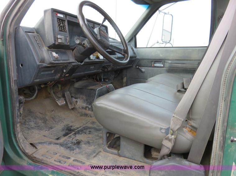 image for item K7084 1995 GMC TopKick flatbed truck