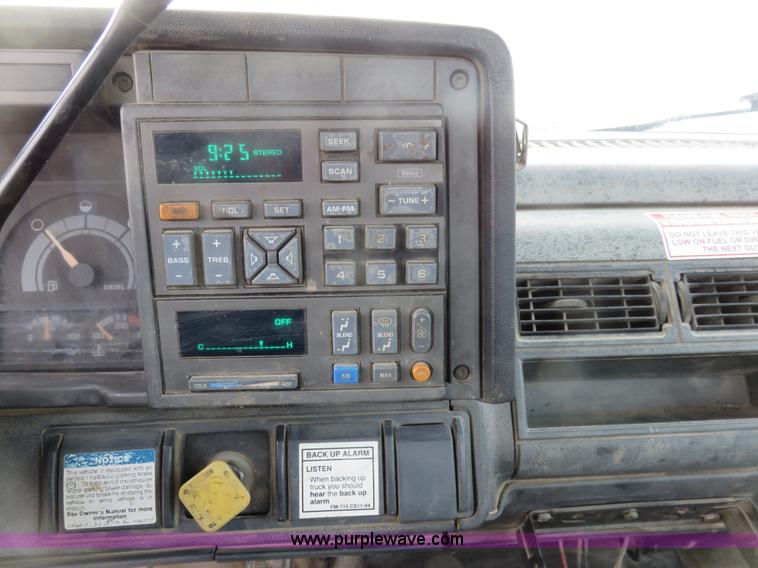 image for item K7084 1995 GMC TopKick flatbed truck