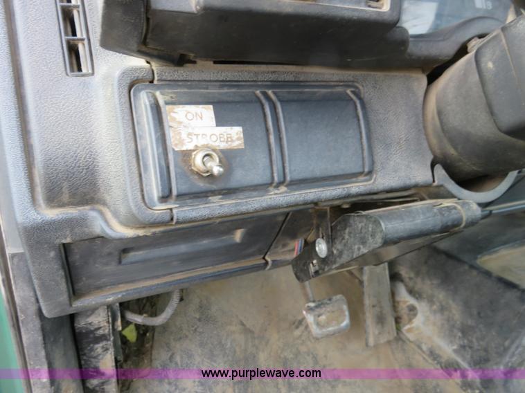 image for item K7084 1995 GMC TopKick flatbed truck