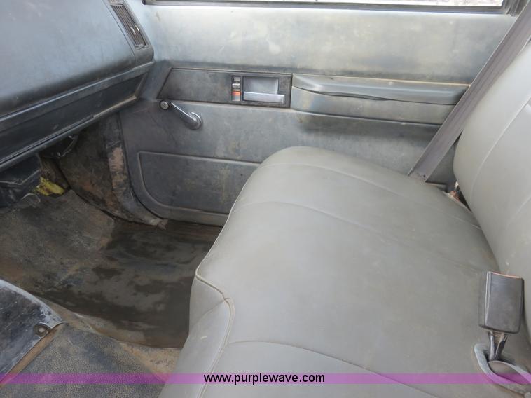 image for item K7084 1995 GMC TopKick flatbed truck