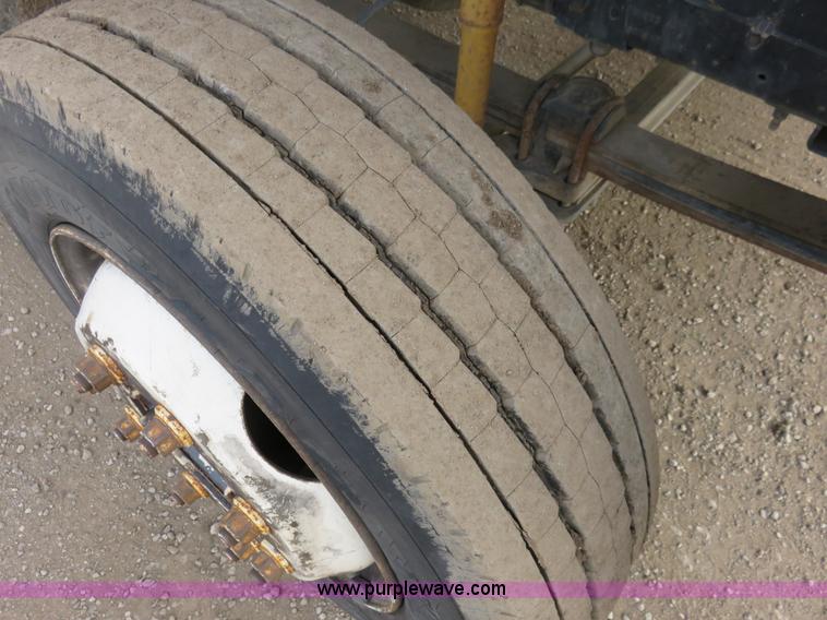 image for item K7084 1995 GMC TopKick flatbed truck