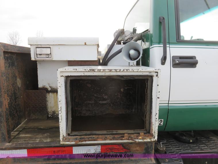 image for item K7084 1995 GMC TopKick flatbed truck