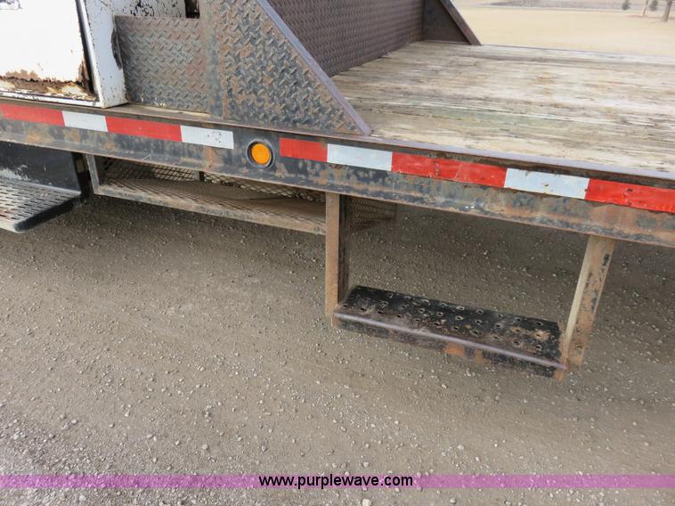 image for item K7084 1995 GMC TopKick flatbed truck