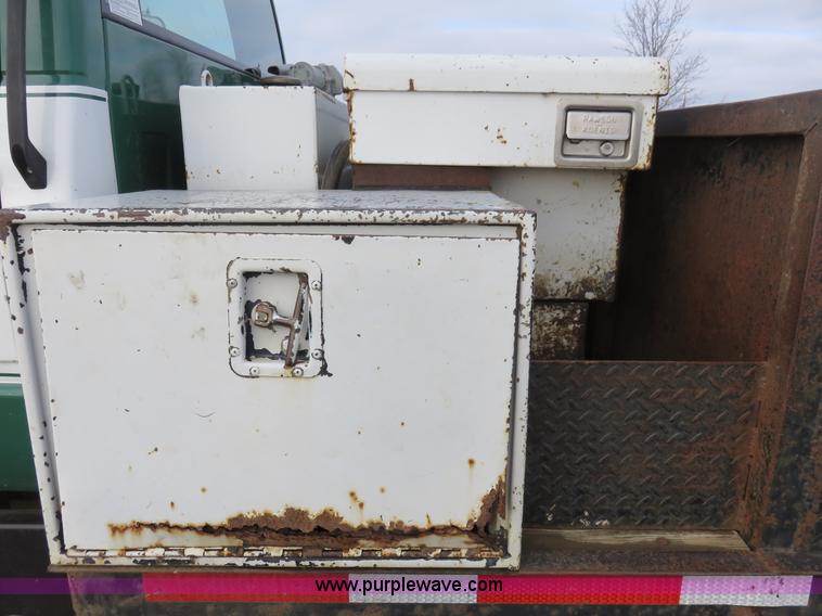 image for item K7084 1995 GMC TopKick flatbed truck