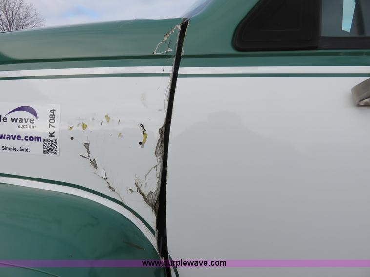 image for item K7084 1995 GMC TopKick flatbed truck