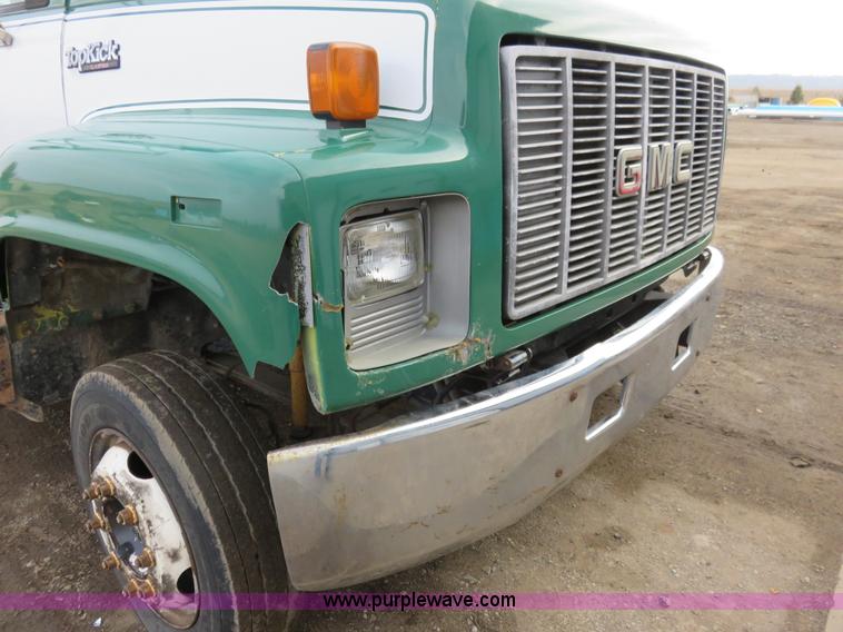 image for item K7084 1995 GMC TopKick flatbed truck