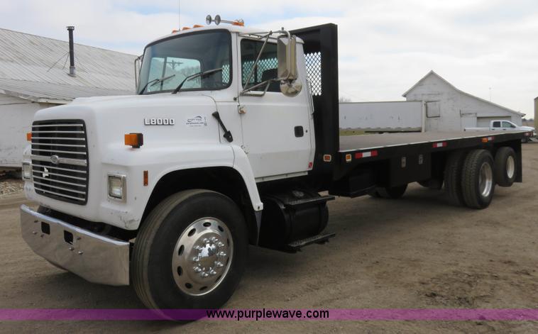 image for item K7087 1995 Ford LN8000F flatbed truck