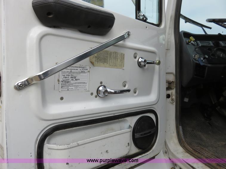 image for item K7087 1995 Ford LN8000F flatbed truck