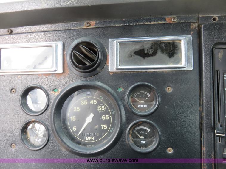 image for item K7087 1995 Ford LN8000F flatbed truck