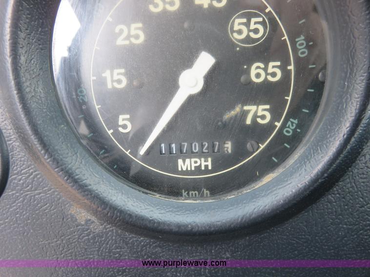 image for item K7087 1995 Ford LN8000F flatbed truck