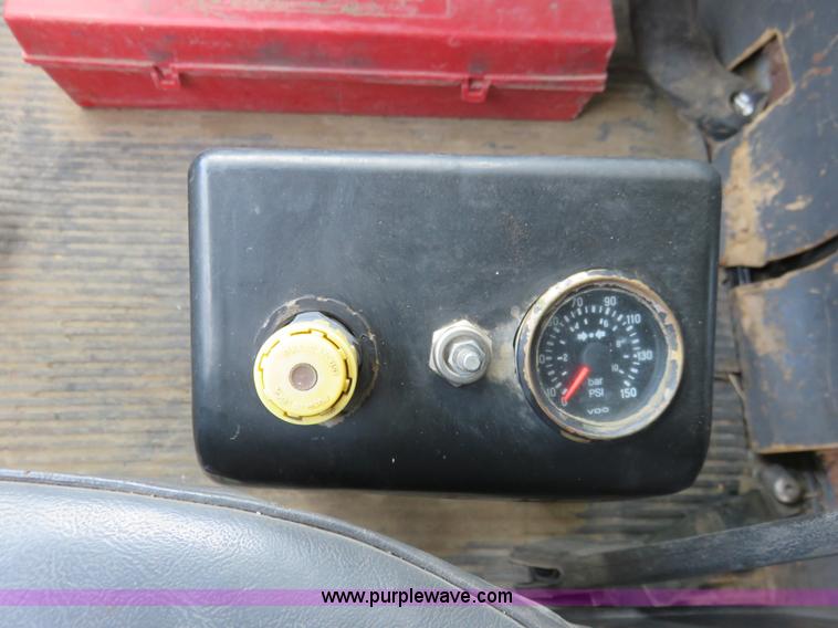 image for item K7087 1995 Ford LN8000F flatbed truck