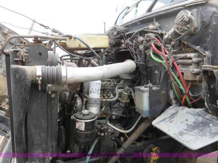 image for item K7087 1995 Ford LN8000F flatbed truck