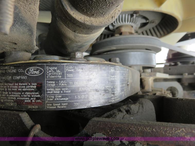 image for item K7087 1995 Ford LN8000F flatbed truck