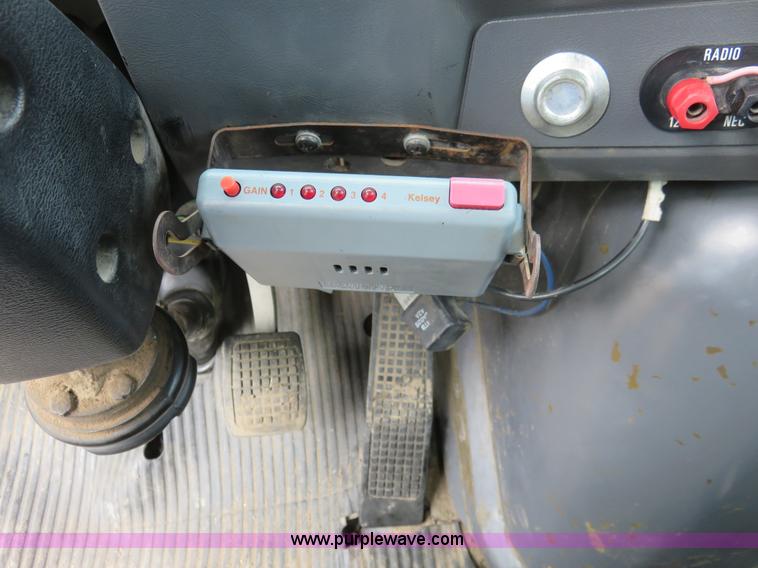 image for item K7087 1995 Ford LN8000F flatbed truck