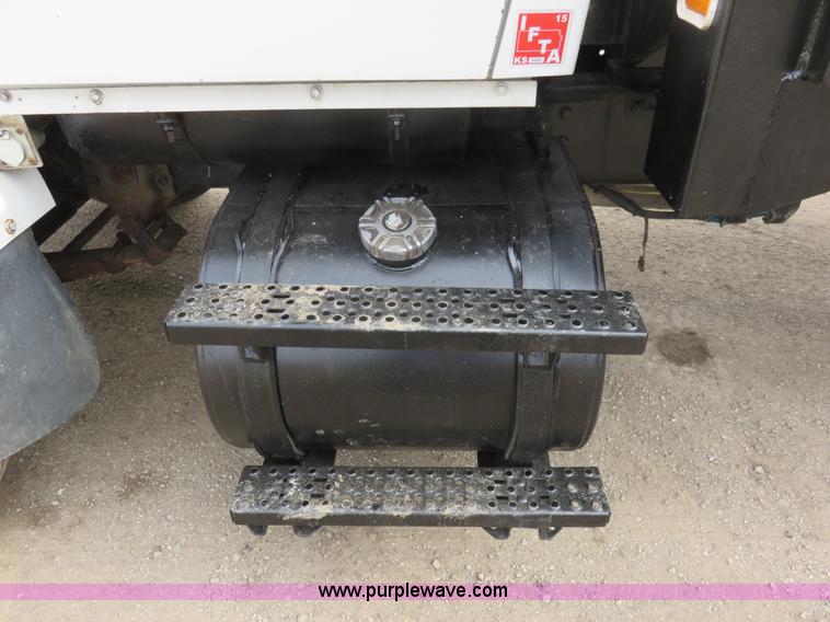 image for item K7087 1995 Ford LN8000F flatbed truck